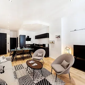 Appartement Charme Traditionnel Et Design Moderne En Plein Centre De
